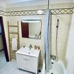 Com Vista-mar Na Da Rocha, *